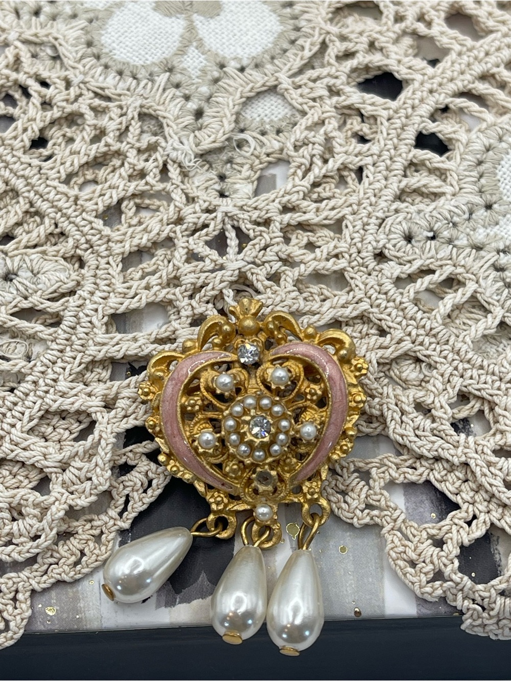Vintage-Inspired Gold Heart Brooch with Pink‎ Enamel & Pearl Drops